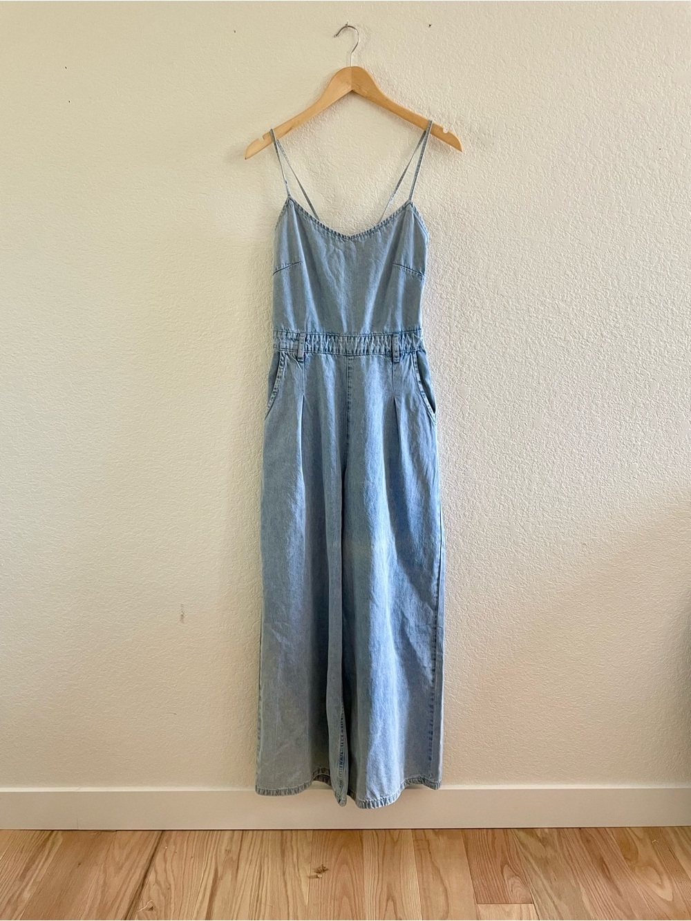 NWT Molly Bracken Light Blue Denim Jumpsuit With Thin Straps Wide Leg Sz L - Picture 5 of 13